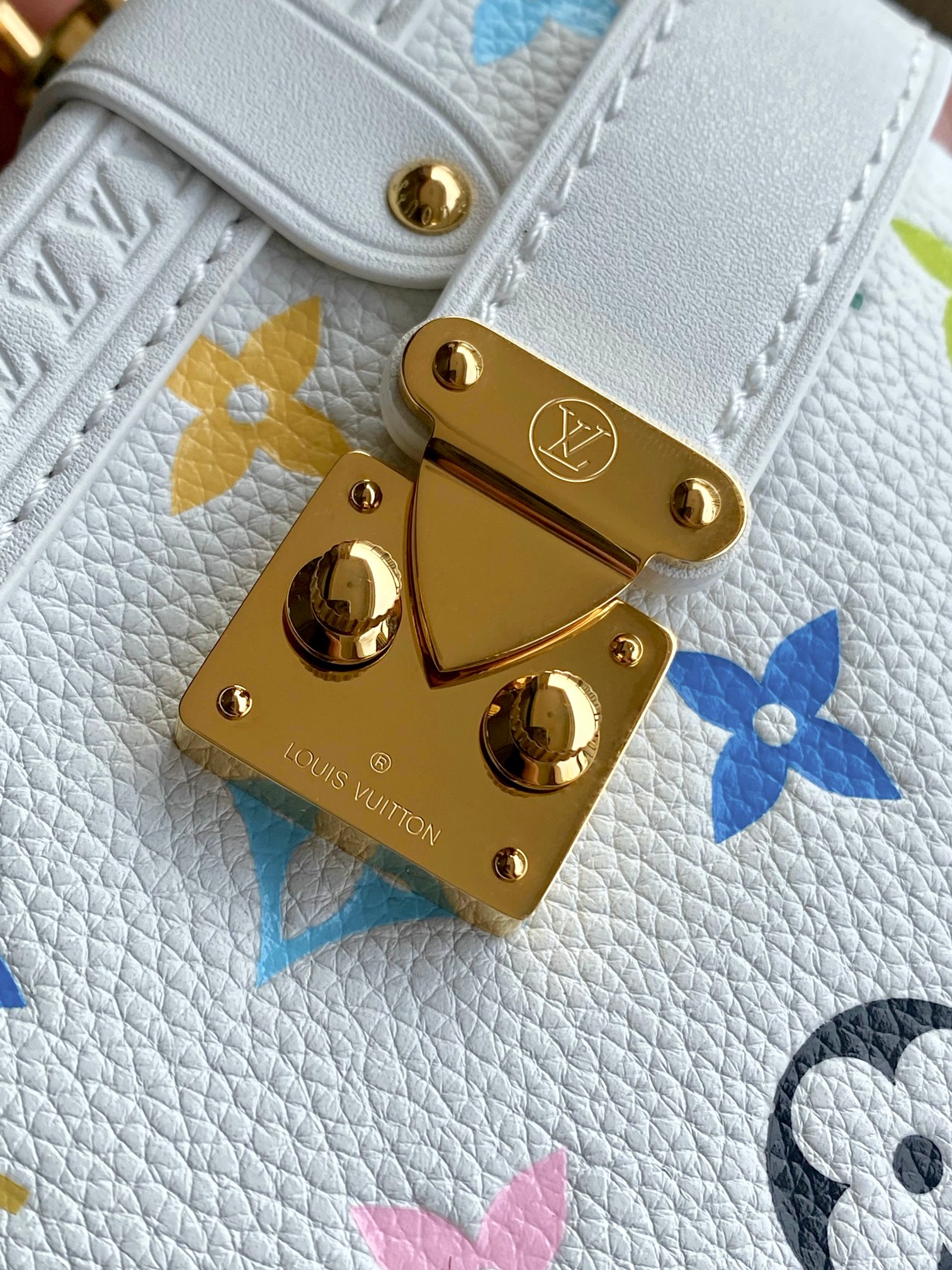 Louis Vuitton Handbag M14046