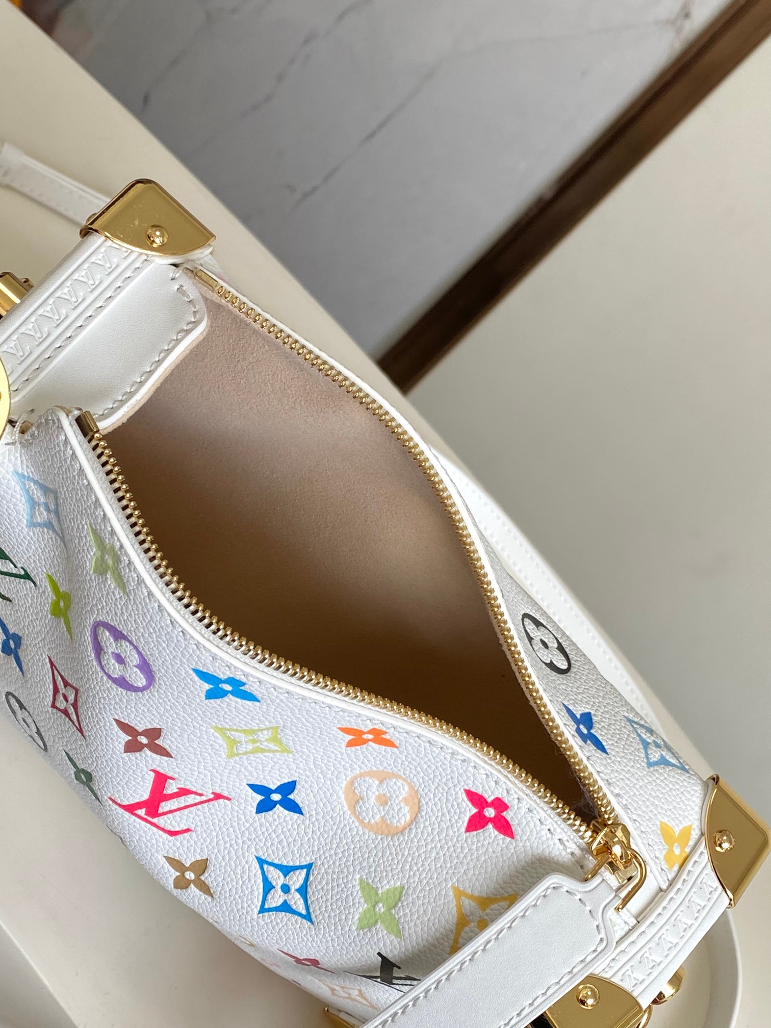 Louis Vuitton Handbag M14046