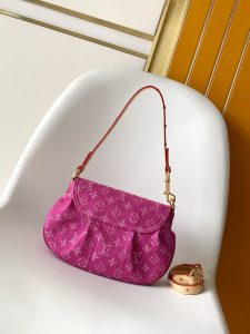 Louis Vuitton Handbag M46829 in Blue