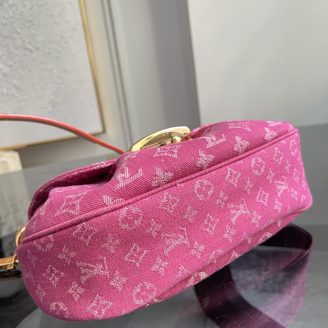 Louis Vuitton Handbag M46829 in Blue