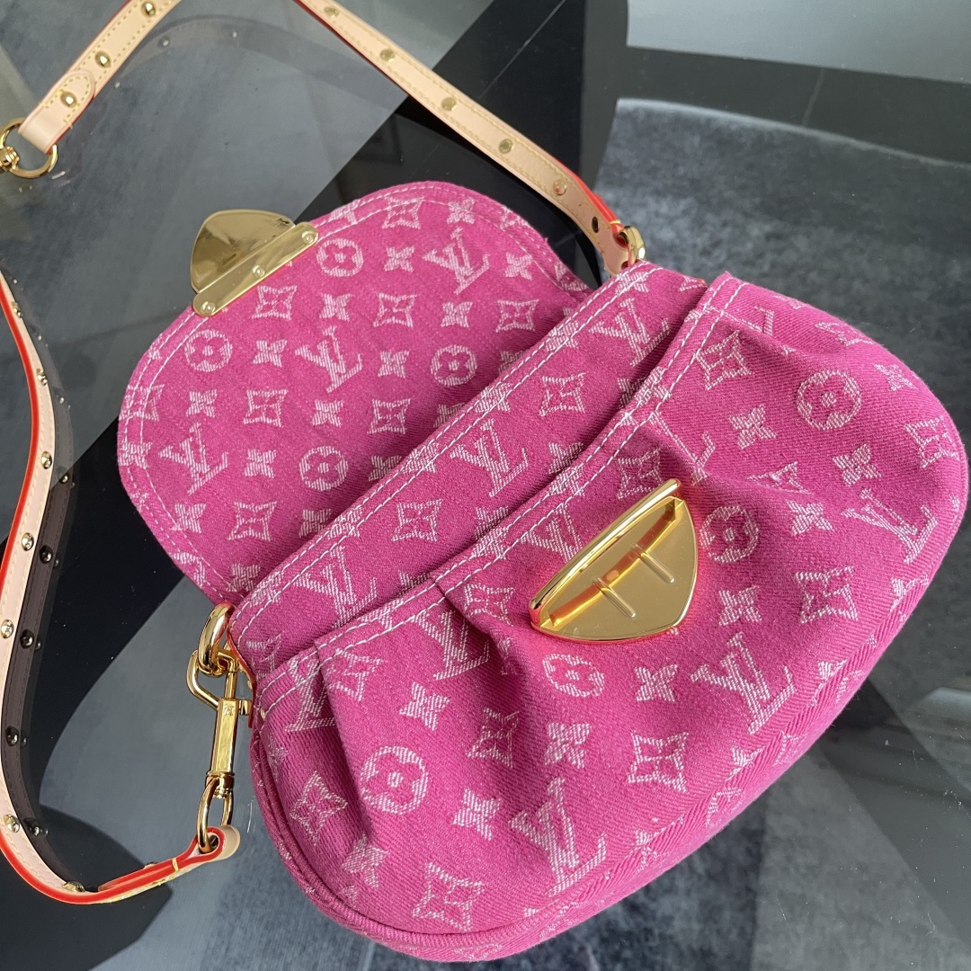 Louis Vuitton Handbag M46829 in Blue