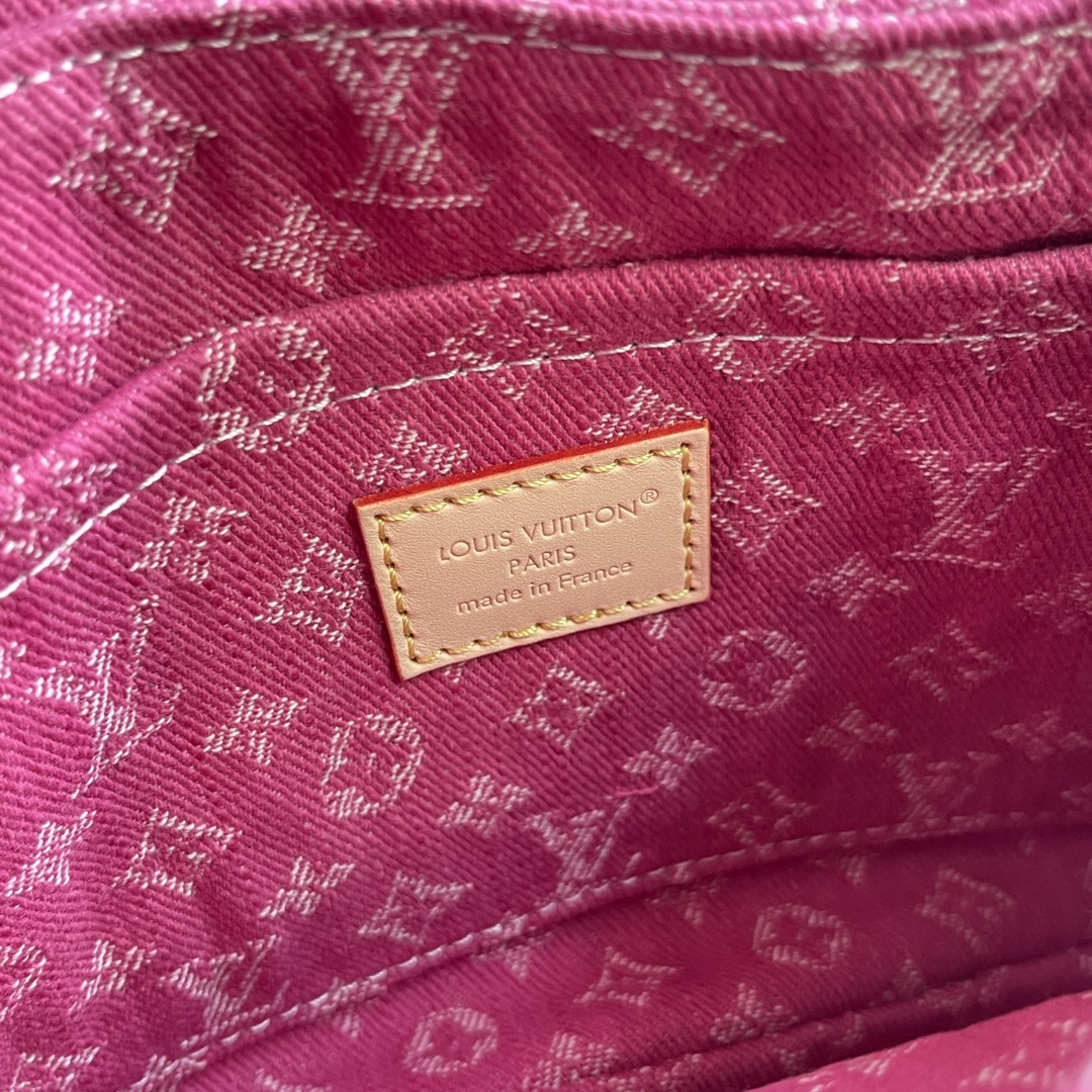 Louis Vuitton Handbag M46829 in Blue