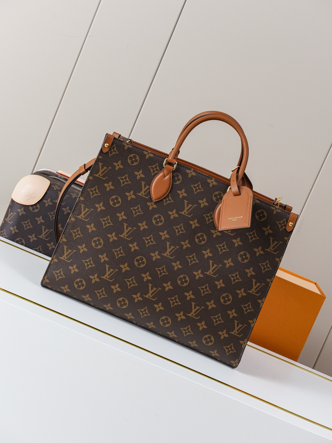 Louis Vuitton Handbag M14235