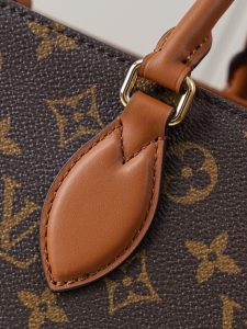 Louis Vuitton Handbag M14235