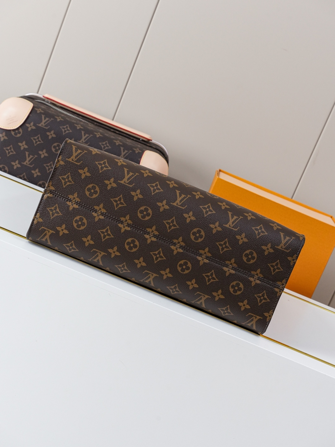 Louis Vuitton Handbag M14235