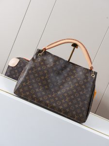 Louis Vuitton Handbag M40249