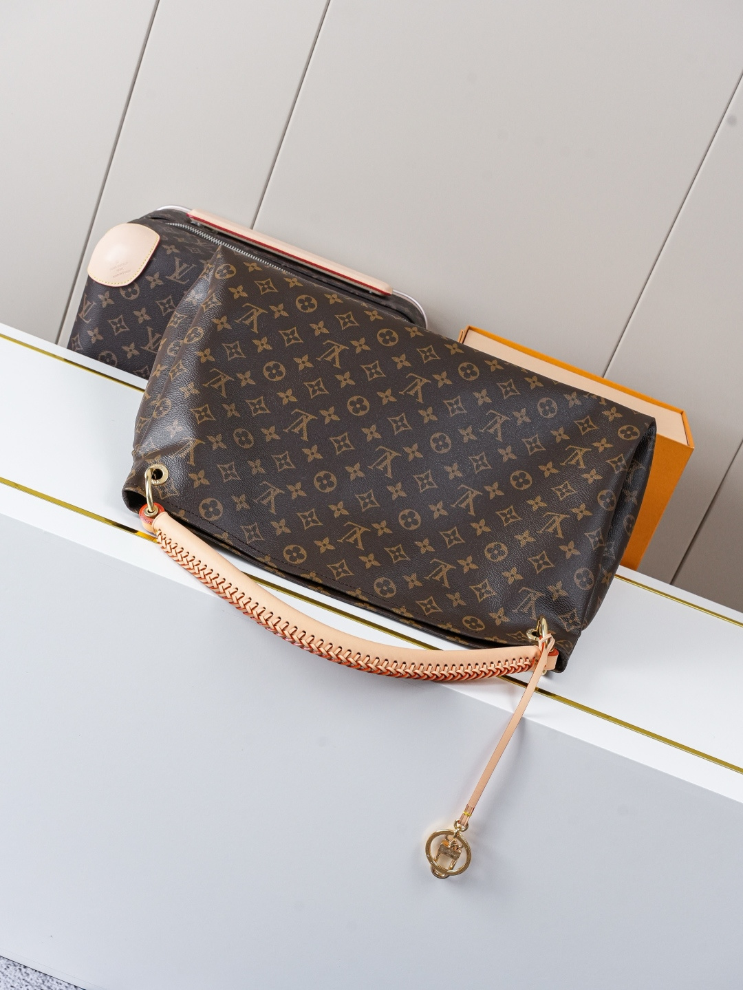 Louis Vuitton Handbag M40249