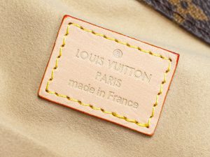 Louis Vuitton Handbag M40249
