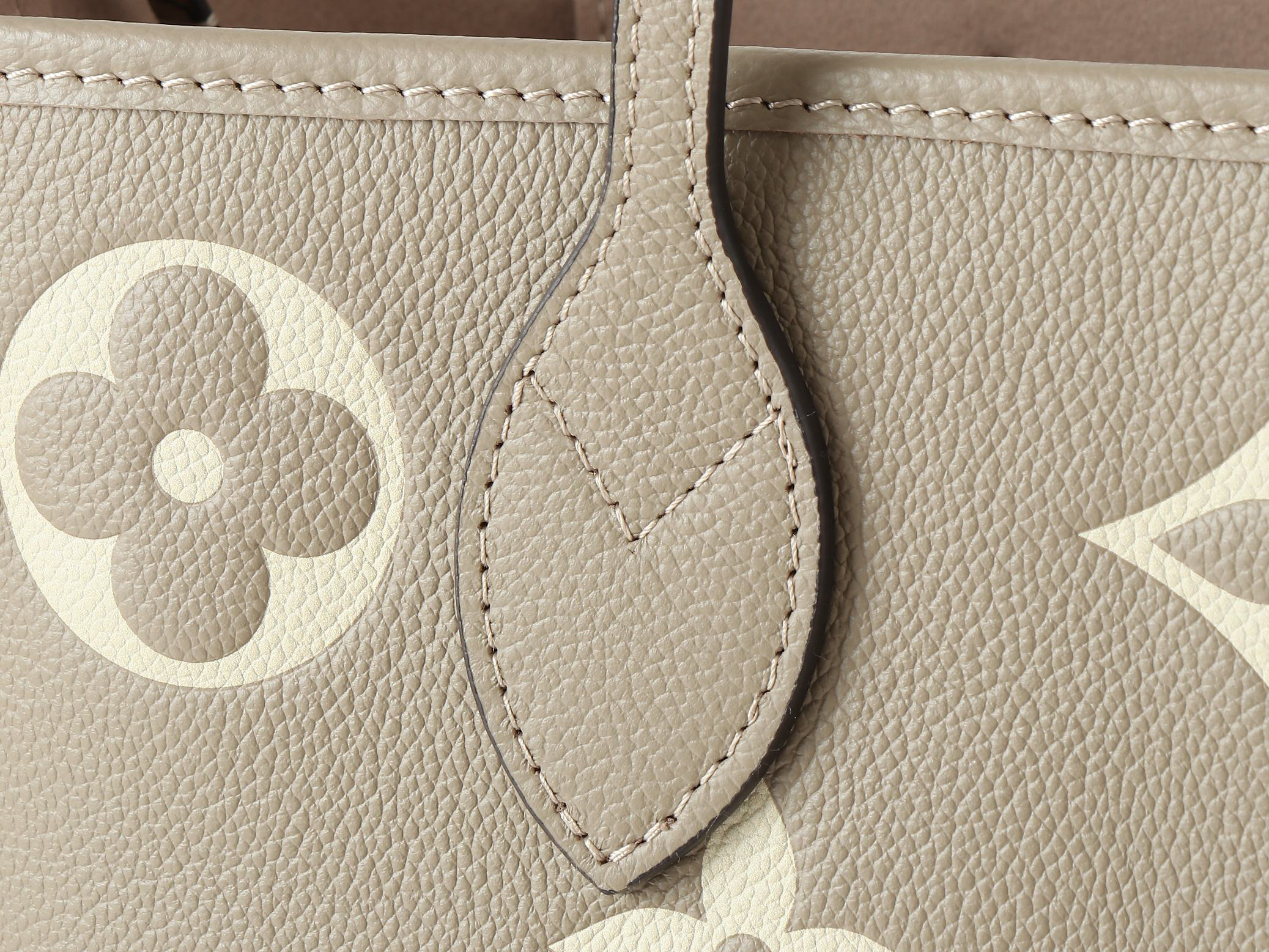 Louis Vuitton Tote Bag M45685 in Grey