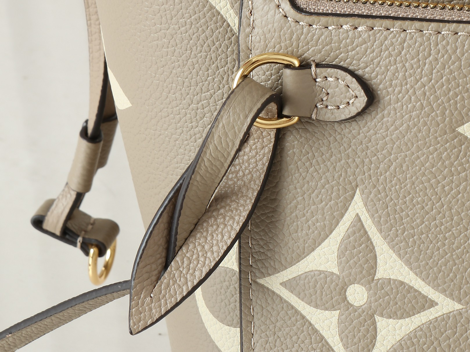 Louis Vuitton Tote Bag M45685 in Grey