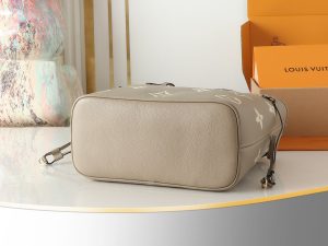 Louis Vuitton Tote Bag M45685 in Grey