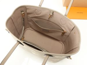 Louis Vuitton Tote Bag M45685 in Grey