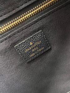 Louis Vuitton Shoulder Bag M47143