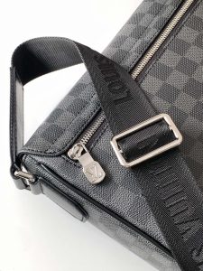 Louis Vuitton Messenger Bag M42710