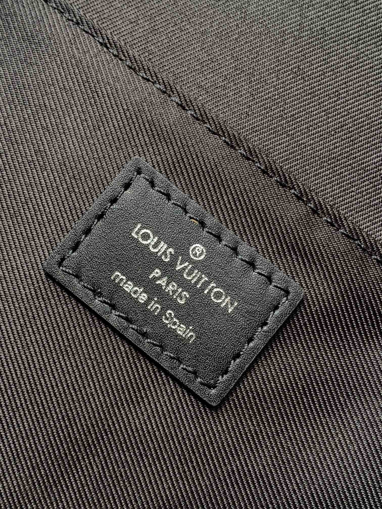 Louis Vuitton Messenger Bag M42710