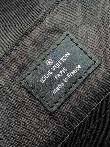 Louis Vuitton Messenger Bag M42711