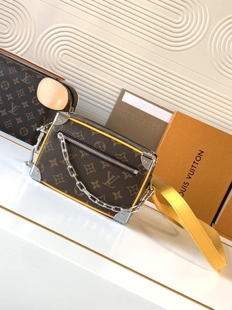 Louis Vuitton Handbag M12767