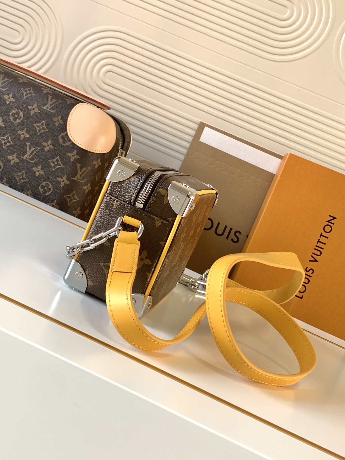 Louis Vuitton Handbag M12767
