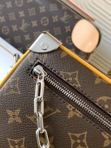 Louis Vuitton Handbag M12767