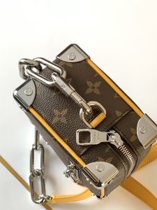 Louis Vuitton Handbag M12767