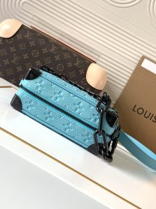 Louis Vuitton Handbag M11673