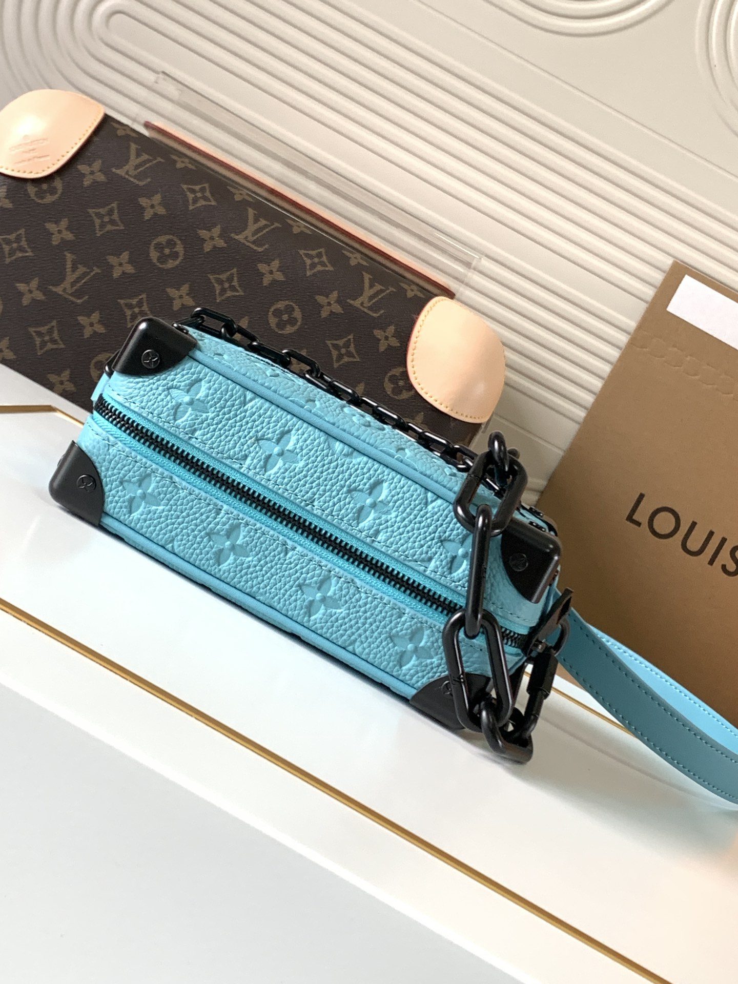 Louis Vuitton Handbag M11673
