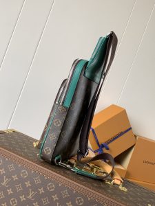 Louis Vuitton Shoulder Bag M12734