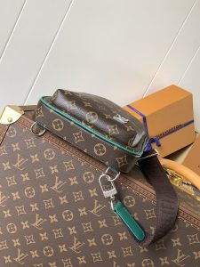 Louis Vuitton Shoulder Bag M12734