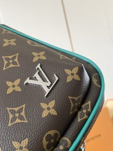Louis Vuitton Shoulder Bag M12734
