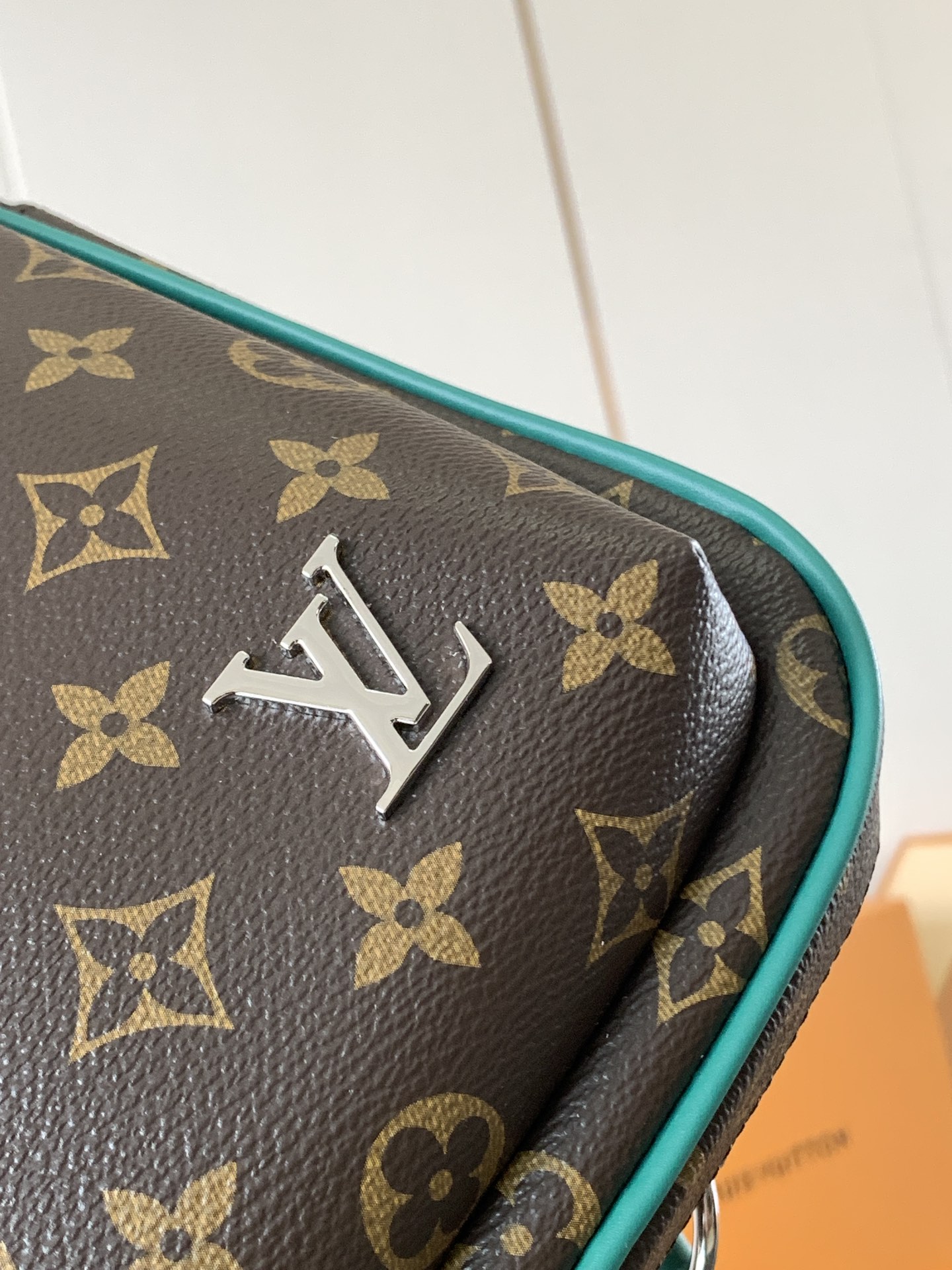 Louis Vuitton Shoulder Bag M12734