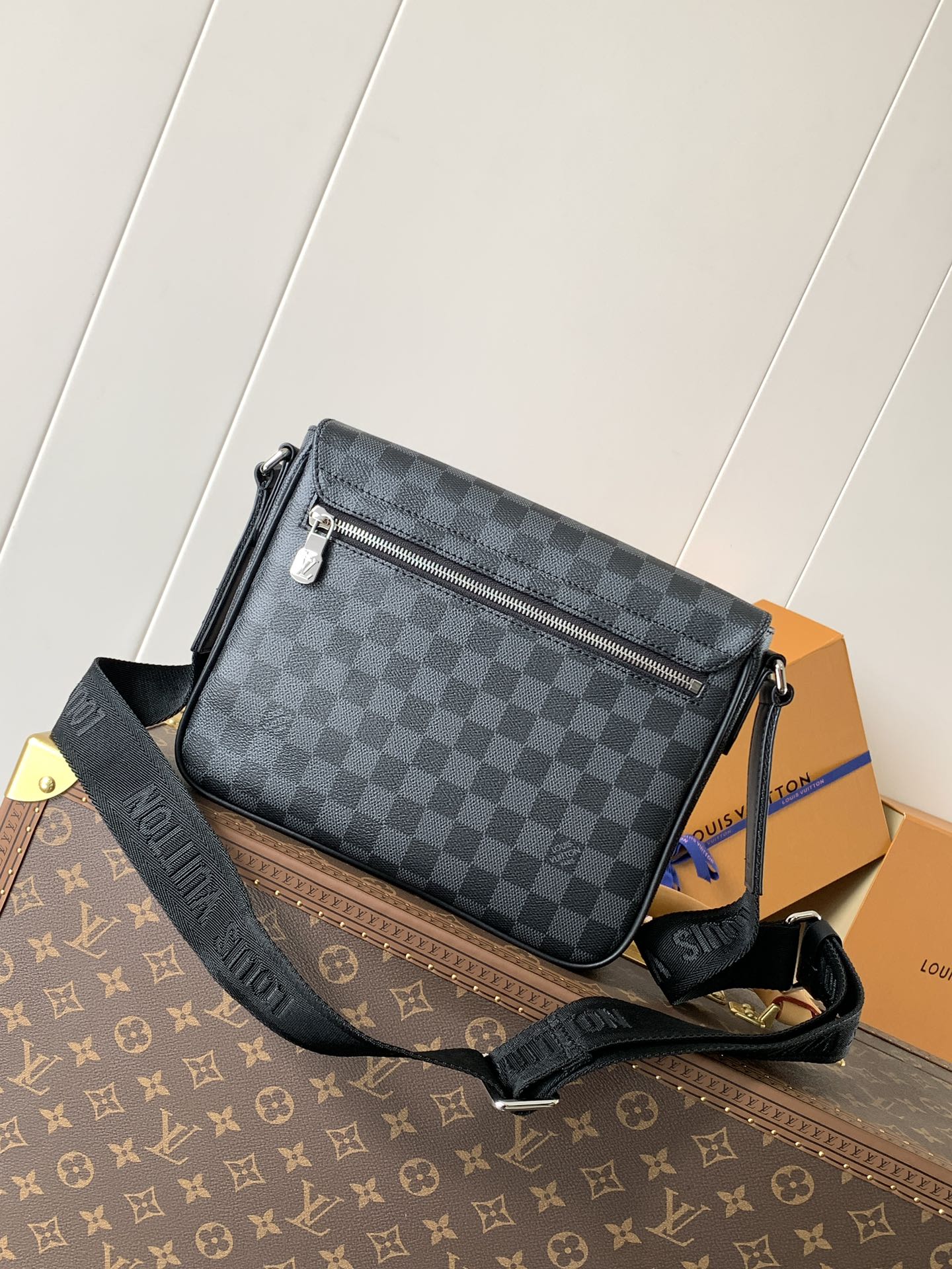 Louis Vuitton Messenger Bag M42710