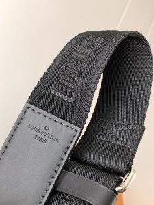 Louis Vuitton Messenger Bag M42710