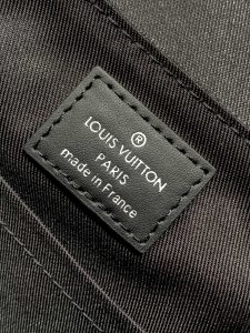 Louis Vuitton Messenger Bag M42710