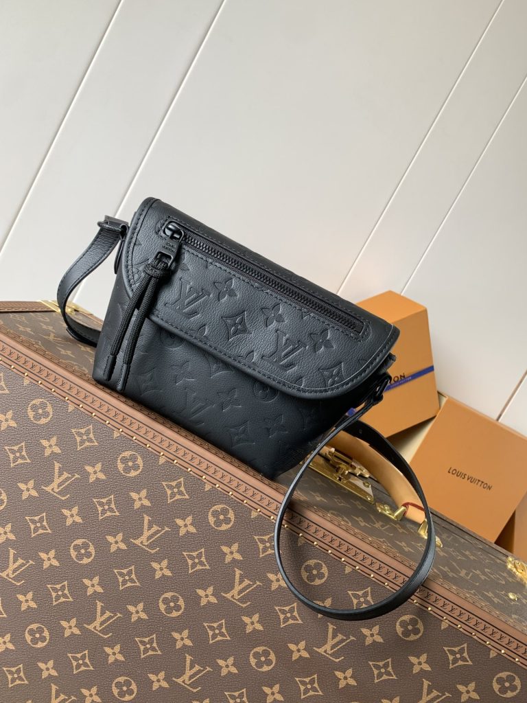 Louis Vuitton Handbag M12636