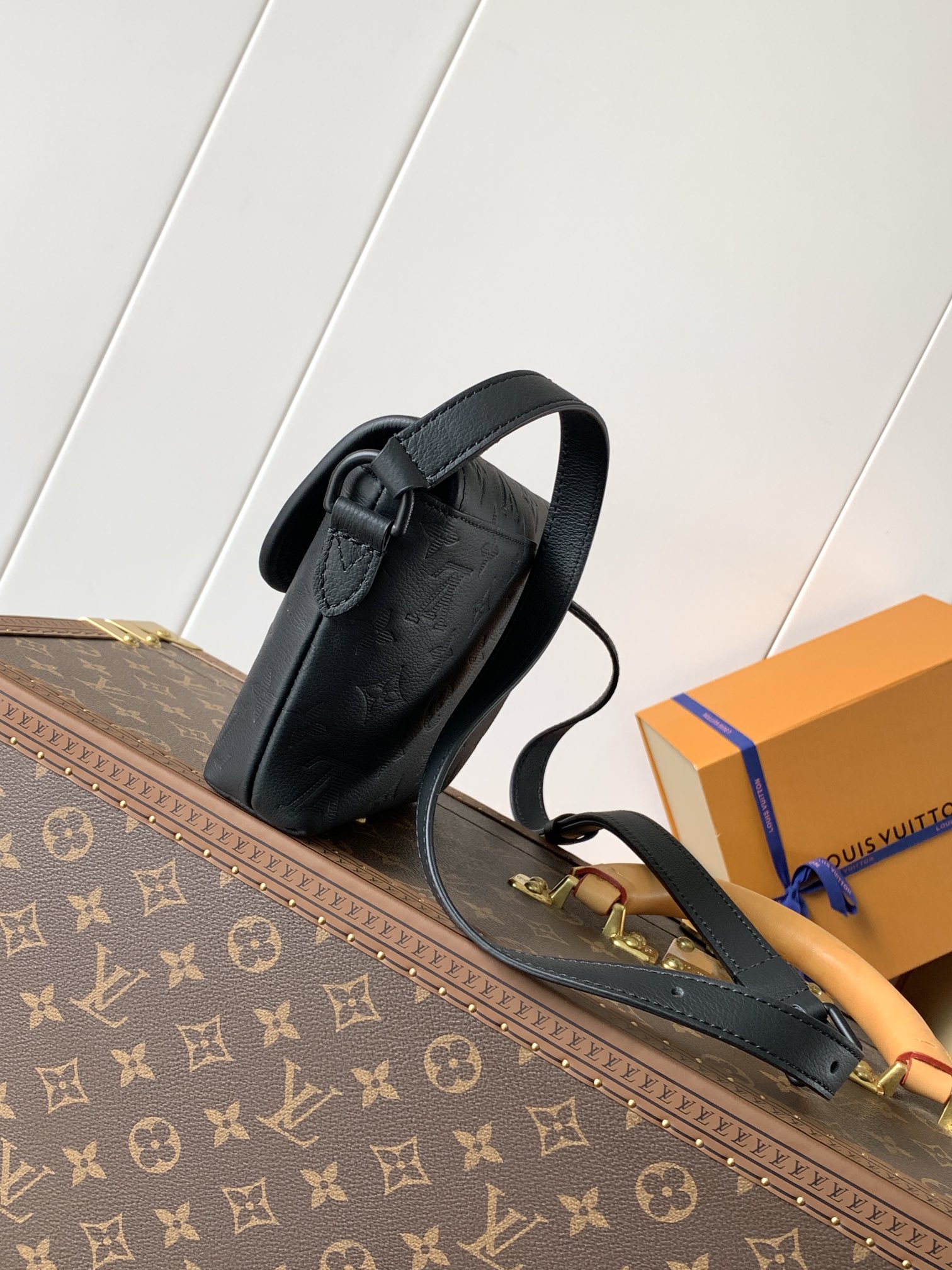 Louis Vuitton Handbag M12636