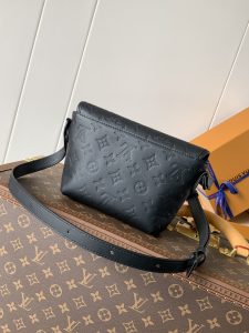 Louis Vuitton Handbag M12636