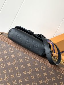 Louis Vuitton Handbag M12636