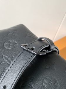 Louis Vuitton Handbag M12636