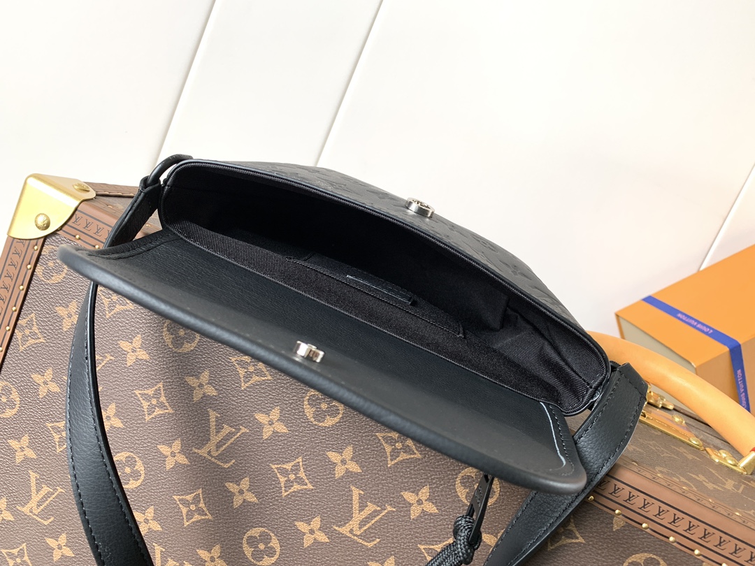 Louis Vuitton Handbag M12636