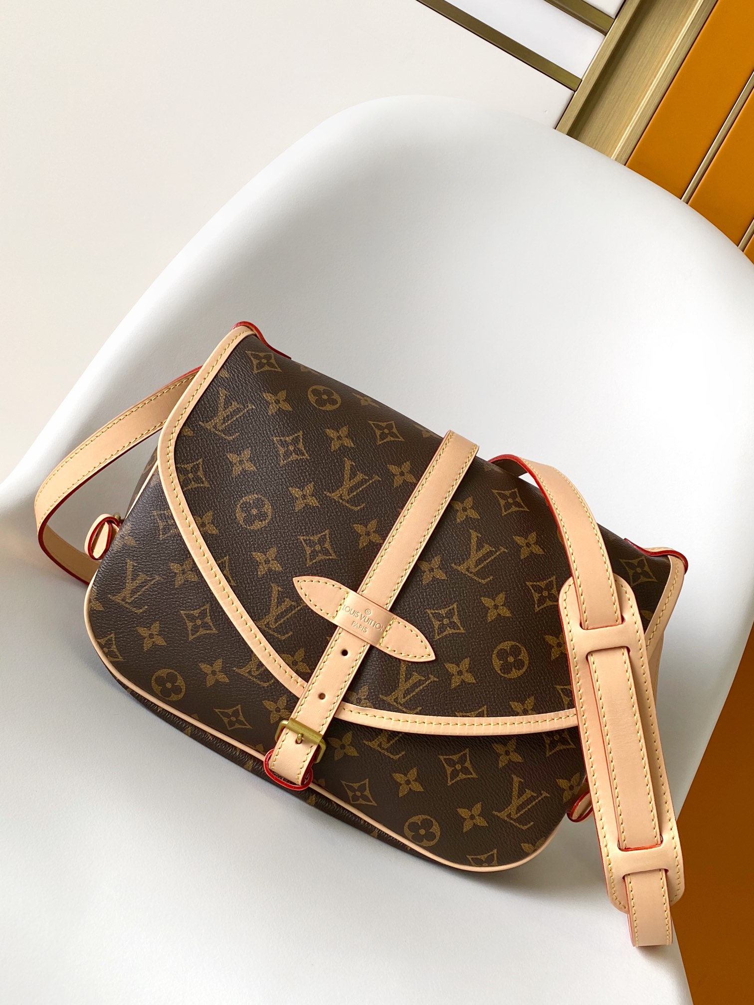 Louis Vuitton Handbag M40710
