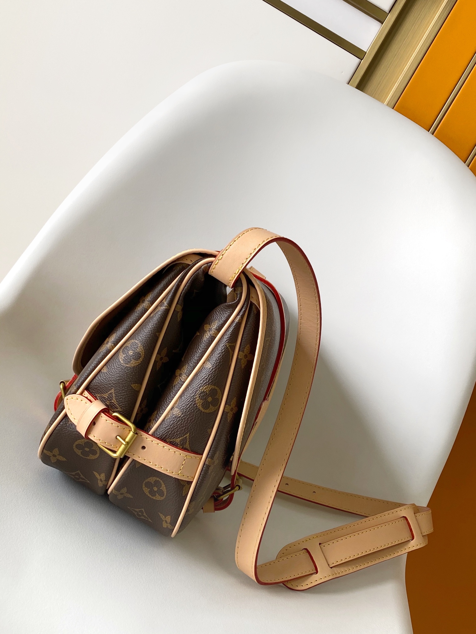 Louis Vuitton Handbag M40710