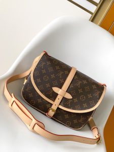 Louis Vuitton Handbag M40710