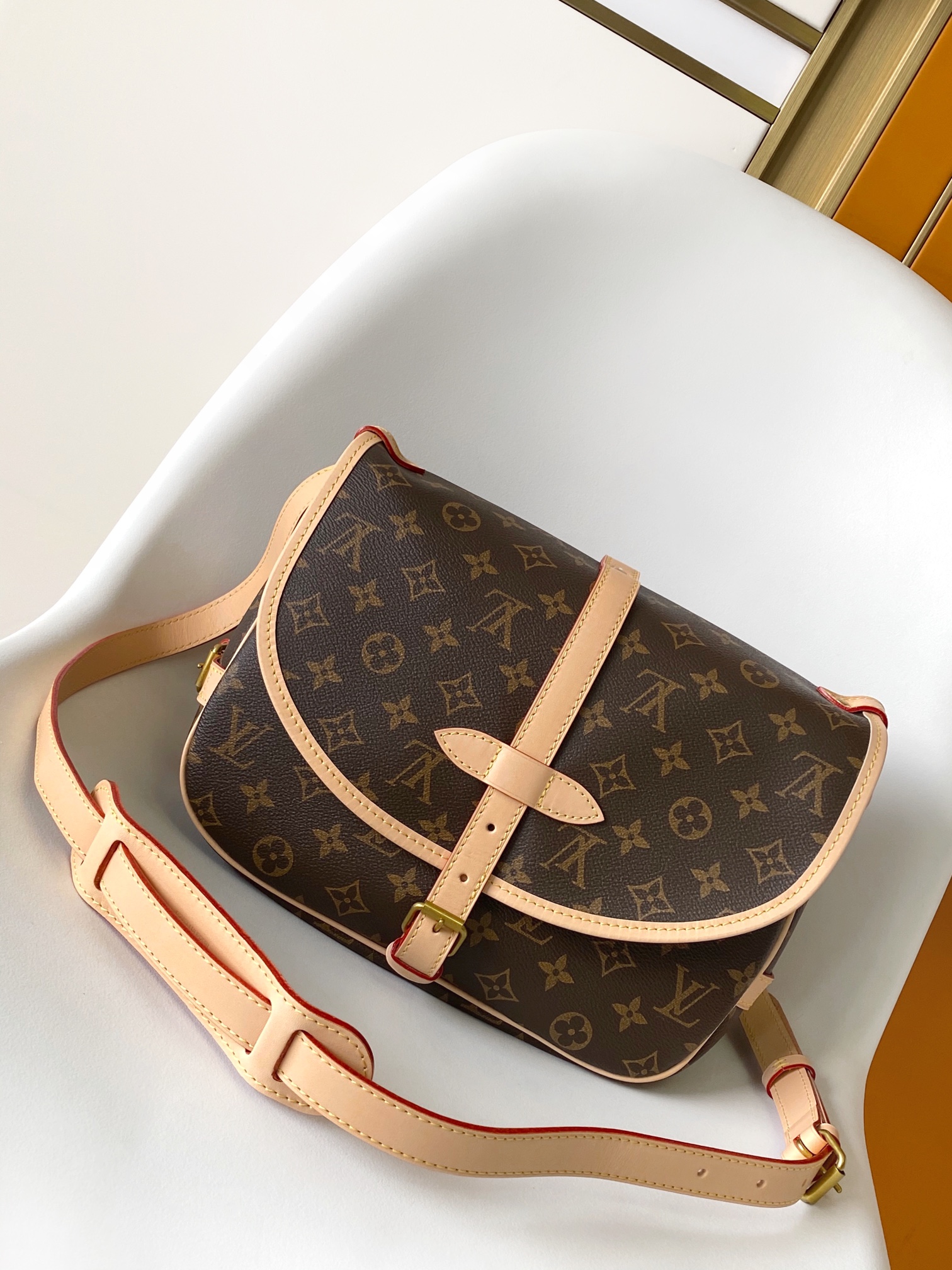 Louis Vuitton Handbag M40710