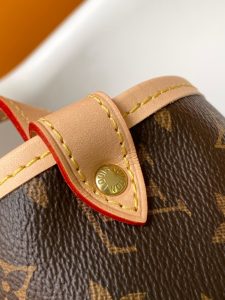 Louis Vuitton Handbag M40710