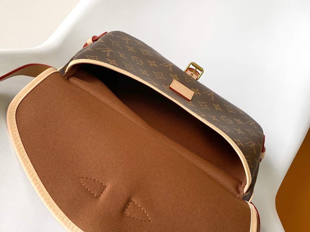 Louis Vuitton Handbag M40710