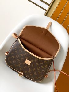 Louis Vuitton Handbag M40710