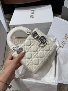 Bag 1228697815