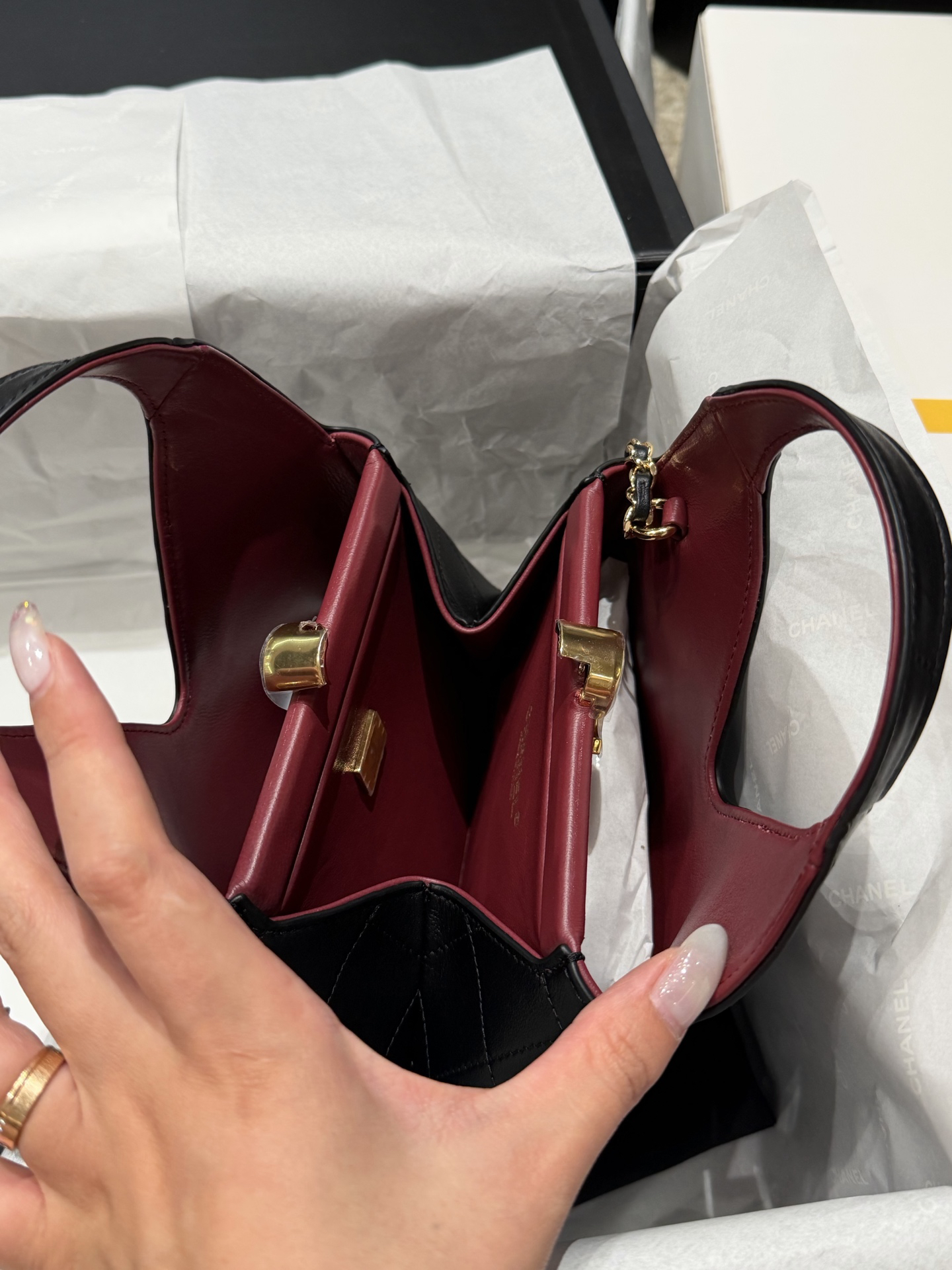 Bag 1228697835