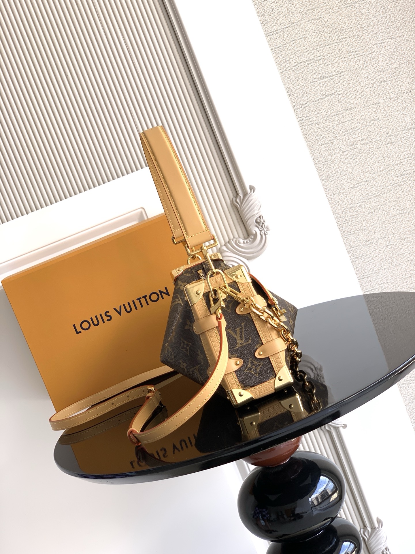 Louis Vuitton Handbag M28385