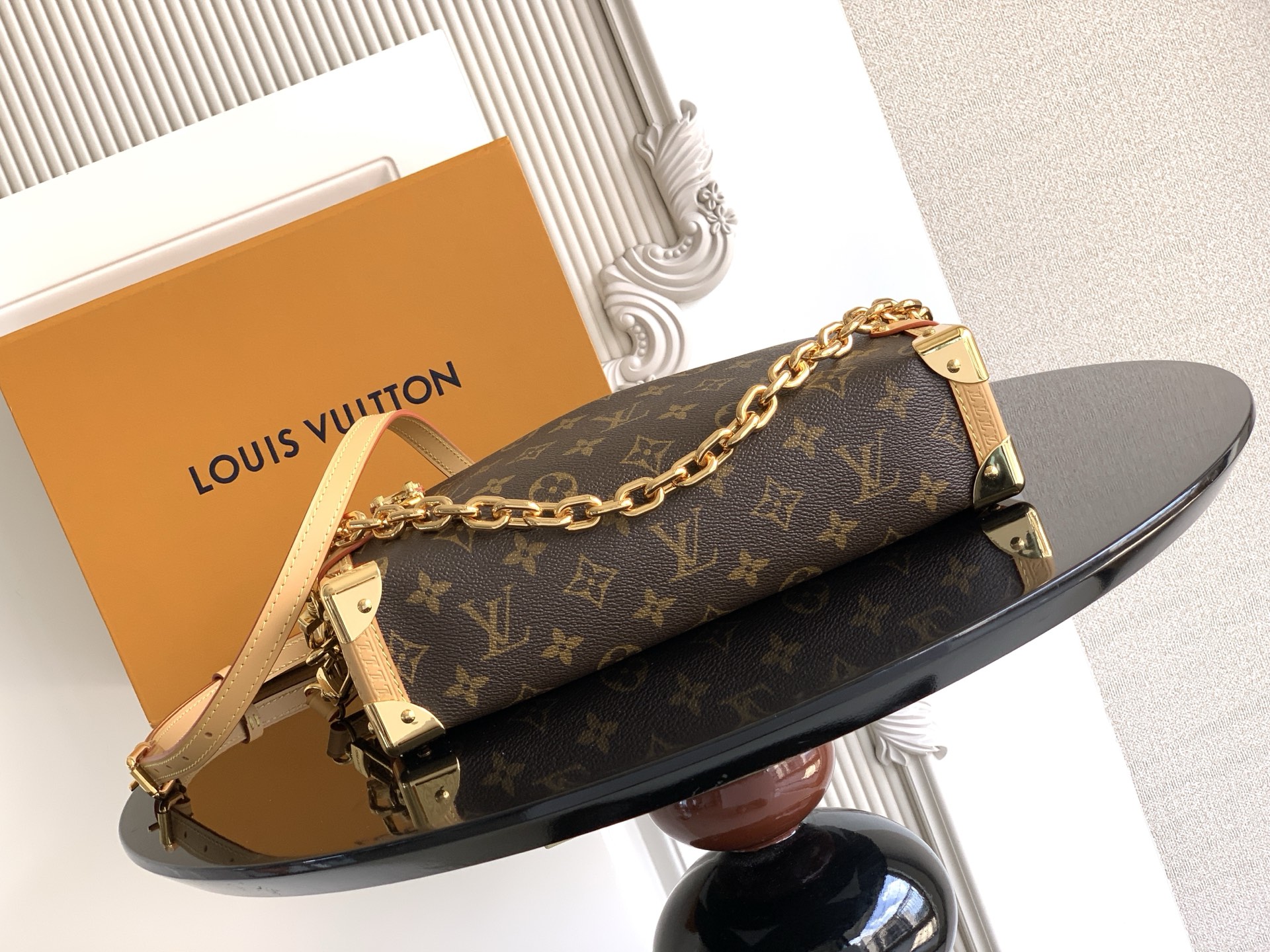 Louis Vuitton Handbag M28385